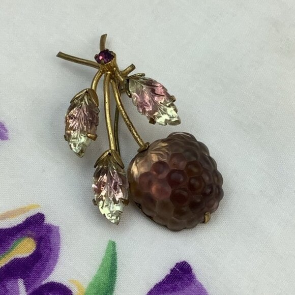 Vintage Art Glass  Gold and Pink Raspberry Brooch - Picture 2 of 3
